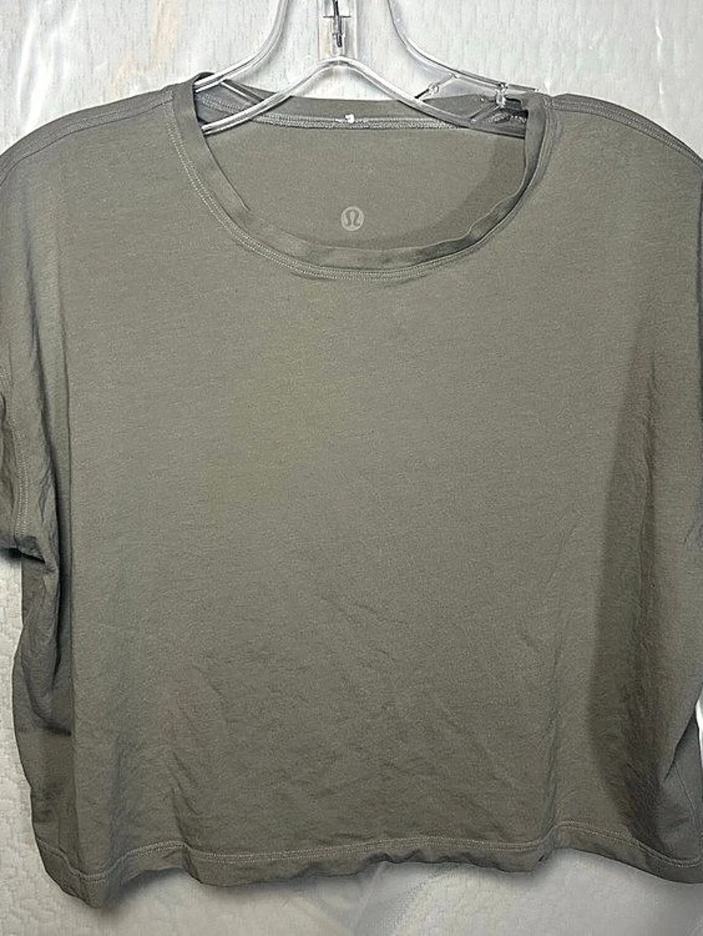 Lululemon Cates Tee Short Sleeve olive green